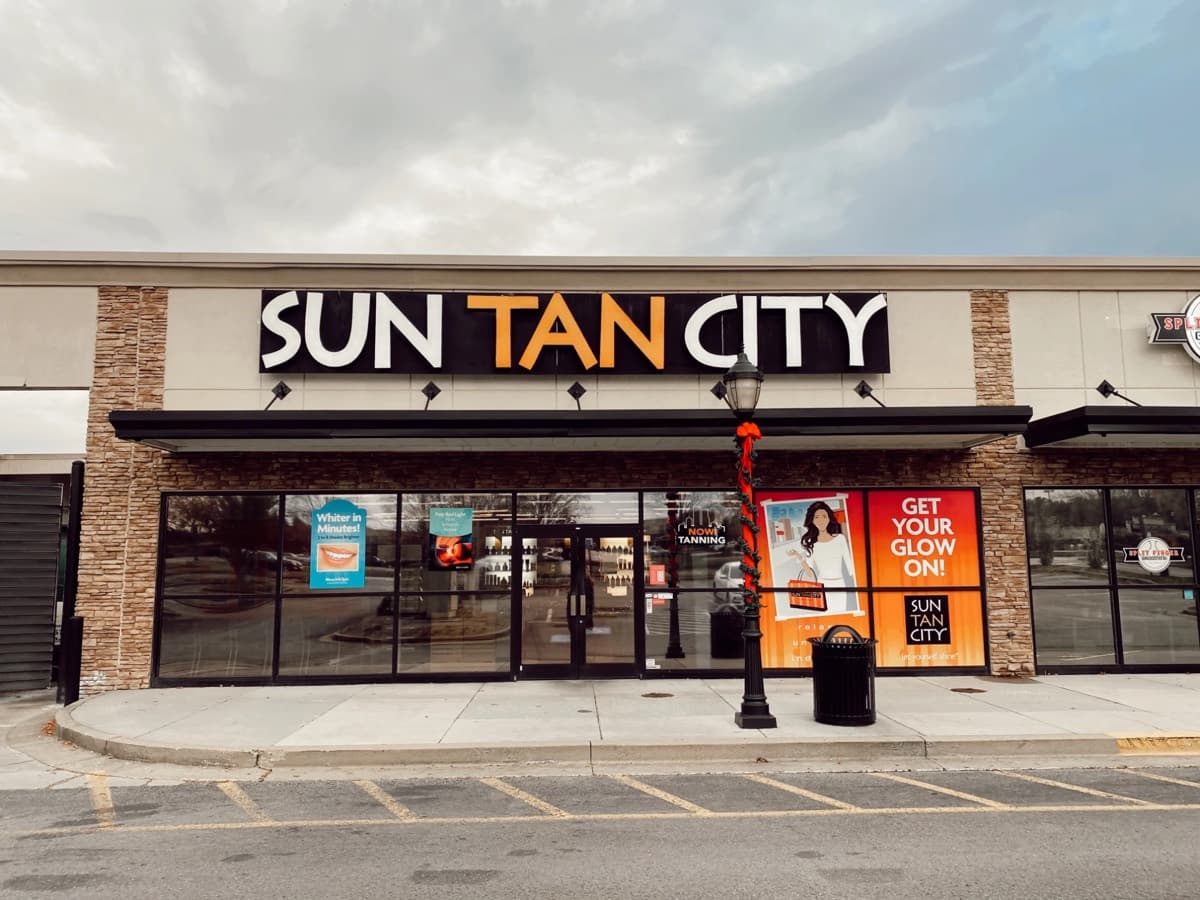 Sun Tan City West Town storefront